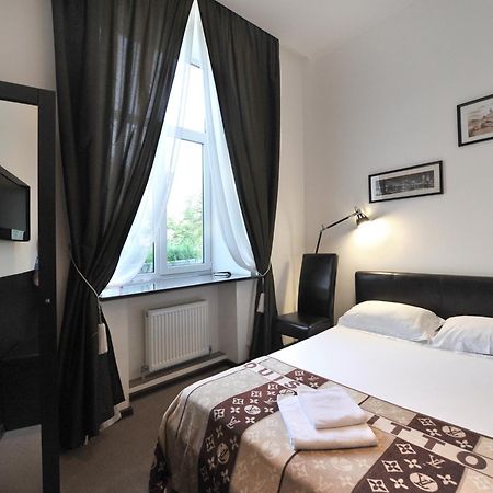 Hotel Reno On Deribasovskaya Одеса Екстериор снимка
