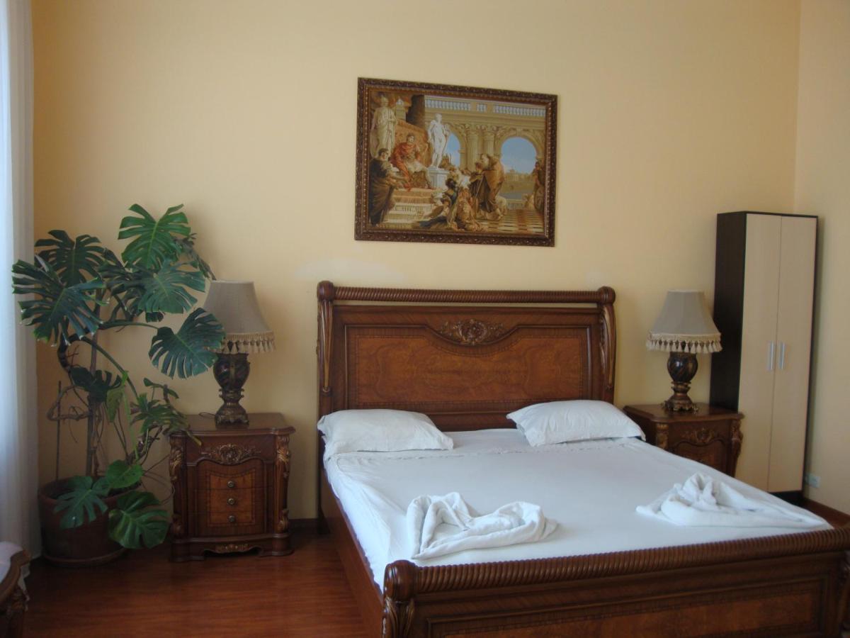 Hotel Reno On Deribasovskaya Одеса Екстериор снимка