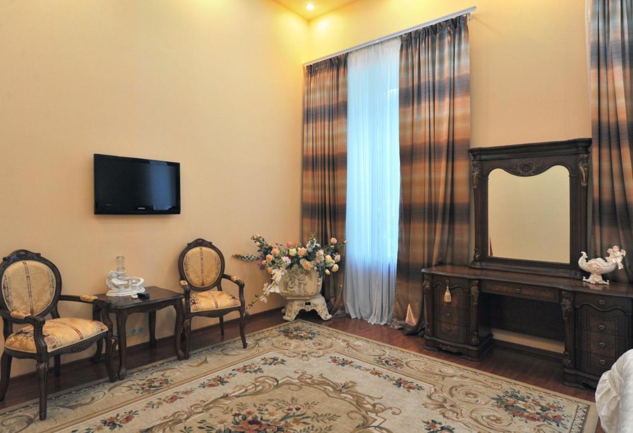 Hotel Reno On Deribasovskaya Одеса Екстериор снимка