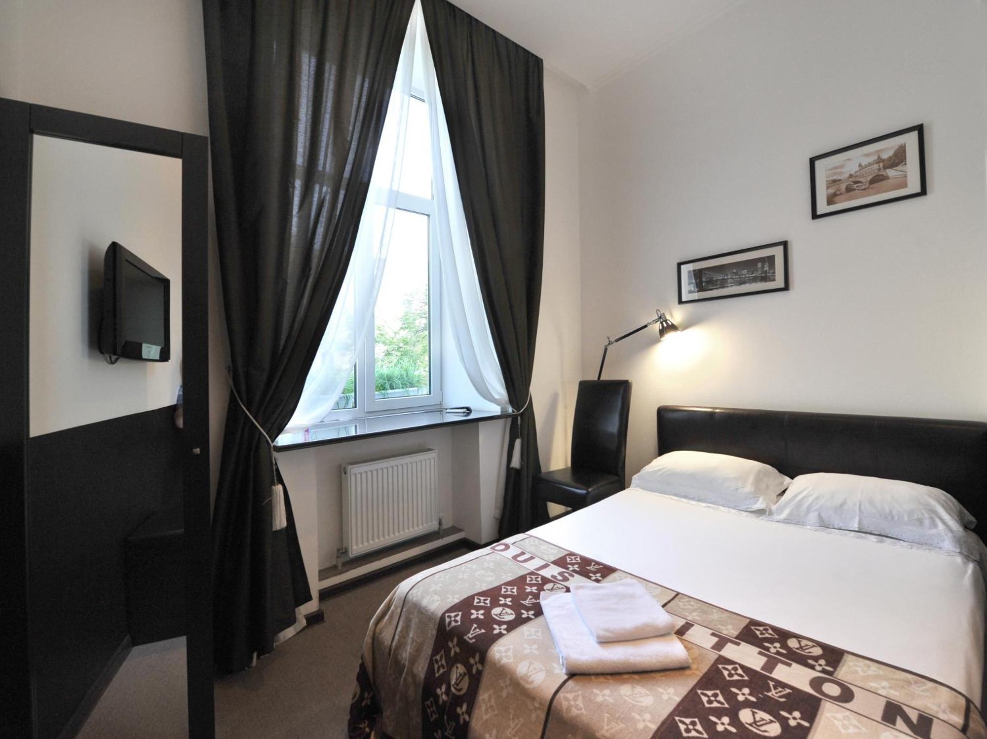 Hotel Reno On Deribasovskaya Одеса Екстериор снимка