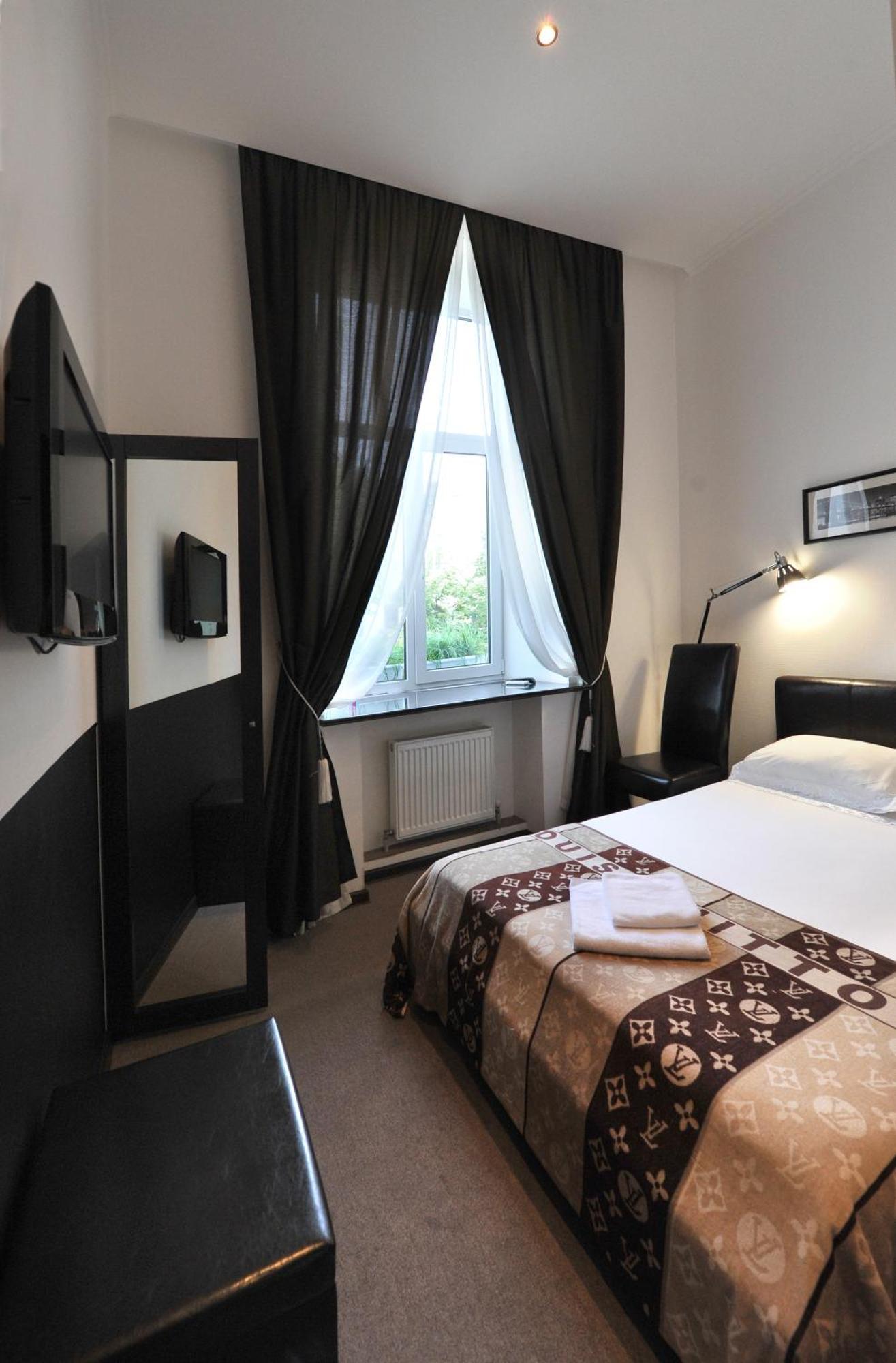 Hotel Reno On Deribasovskaya Одеса Екстериор снимка